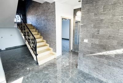 Casă cu 5 camere cu Canalizare în Costi - 2