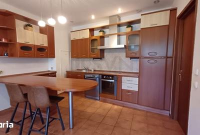 Apartament cu 4 camere în Central