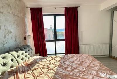 Casă cu 8 camere cu Teren 255 Mp în Titan