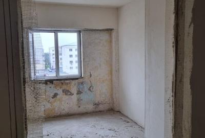 Apartament cu 3 camere semidecomandat în Central - 1
