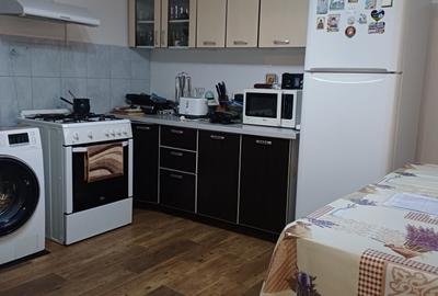 Casă cu 3 camere în Romanești