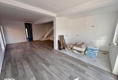 Casă cu 4 camere în Moșnița Veche