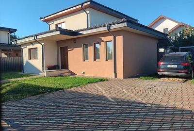 Casă individuală cu 4 camere cu Canalizare în Miroslava