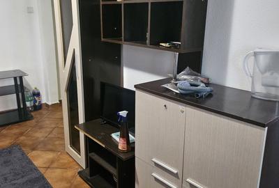 Apartament cu 3 camere semidecomandat în Central - 2