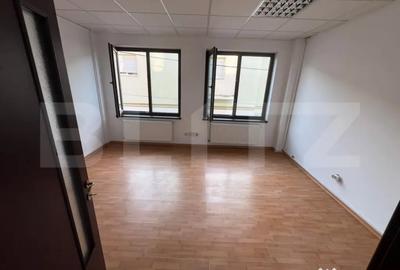 Spațiu comercial, de 586 mp, în Micro 11 - 12
