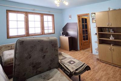 Apartament cu 2 camere semidecomandat, mobilat în Central