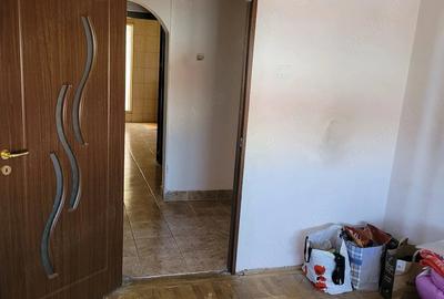 Apartament cu 4 camere decomandat în Prundu