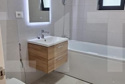 Casă cu 4 camere cu Teren 533 Mp în Curtești