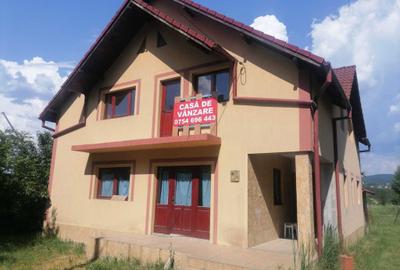 Casă cu 3 camere în Central - 2