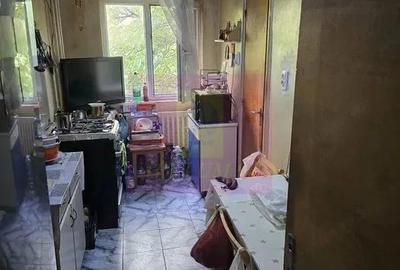 Apartament cu 3 camere semidecomandat în Lacul Tei