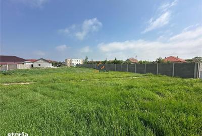 Teren de 700 mp, în Variaș