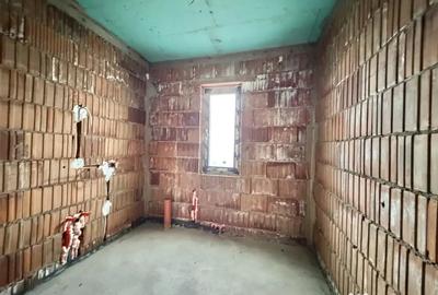 Casă cu 4 camere cu Teren 533 Mp în Sânmihaiu Român