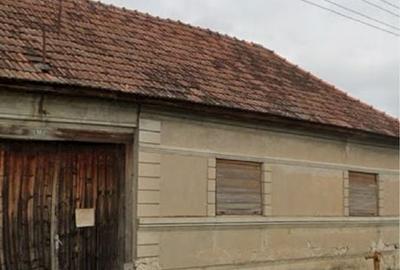 Casă cu 4 camere în Petreasa