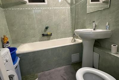 Apartament cu 3 camere semidecomandat în Militari