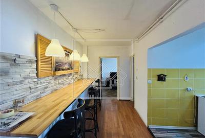 Apartament cu 2 camere decomandat în Mihai Viteazul