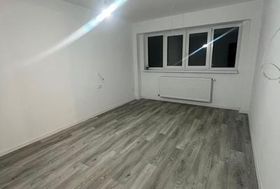 Apartament cu 4 camere decomandat în Central - 1