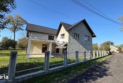 Casă cu 6 camere cu Teren 750 Mp în Ungheni