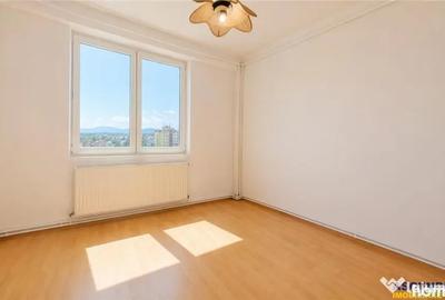 Apartament cu 3 camere semidecomandat în Vlahuță