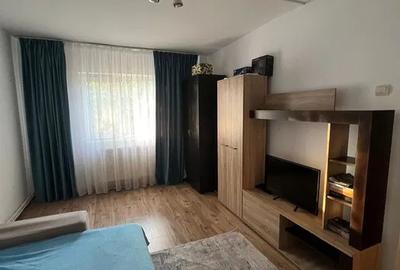 Garsonieră decomandată, mobilată în Gorjului