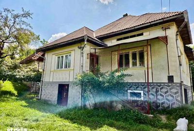 Casă cu 4 camere cu Teren 1278 Mp în Șișești
