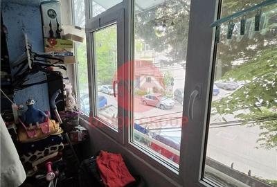 Apartament cu 3 camere decomandat în Est