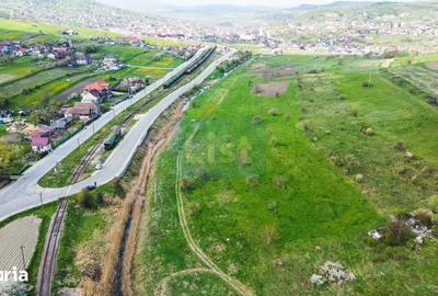 Teren de 11400 mp, în Central