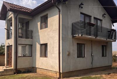 Casă cu 4 camere cu Teren 2194 Mp în Radu Vodă