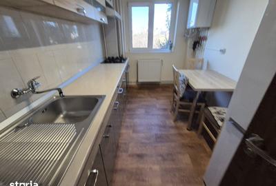 Apartament cu 2 camere decomandat în Tractorul