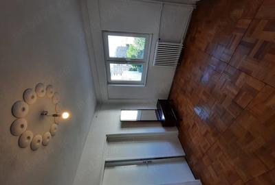 Apartament cu 3 camere semidecomandat în Central - 1