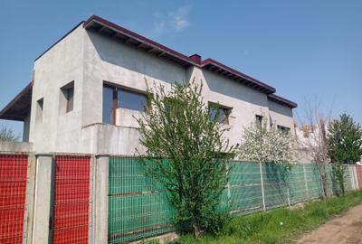 Duplex cu 4 camere cu Teren 620 Mp în Est - 1