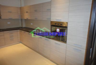 Apartament cu 3 camere decomandat în Km 5 - 11