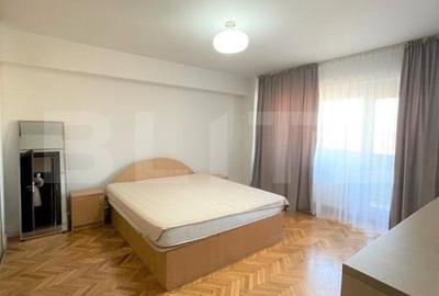 Apartament cu 3 camere decomandat, mobilat în Central