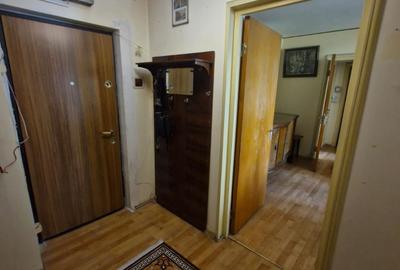Apartament cu 2 camere semidecomandat în Berceni
