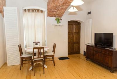 Apartament cu 2 camere decomandat, mobilat în Ultracentral