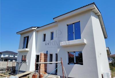 Duplex cu 4 camere cu Canalizare în Moșnița Veche - 1