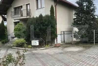 Casă cu 5 camere cu Teren 600 Mp în Central