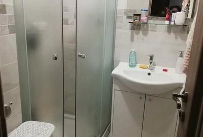 Garsonieră decomandată în Lipovei