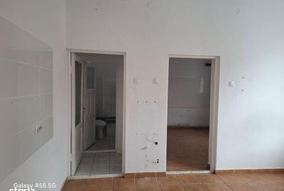 Spațiu comercial, de 31 mp, în Astra - 5