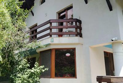 Casă cu 5 camere cu Teren 850 Mp în Central