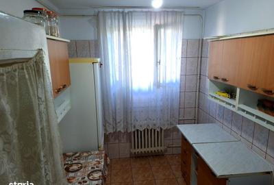 Apartament cu 2 camere semidecomandat în Craiovei