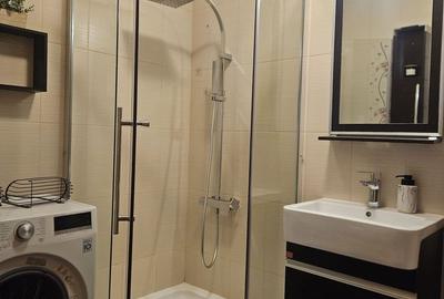 Apartament cu 2 camere decomandat în Est