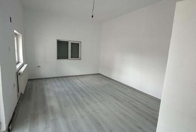 Casă cu 3 camere în Central