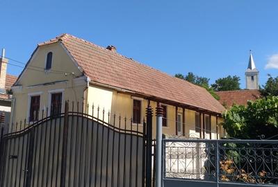 Casă individuală cu 2 camere cu Teren 1750 Mp în Berghin - 2