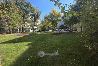 Apartament cu 2 camere semidecomandat în Podu Roș