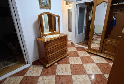 Apartament cu 3 camere decomandat în Valea Aurie