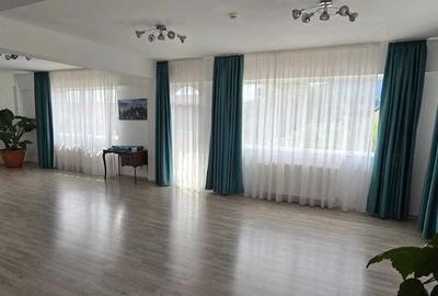 Spațiu comercial, de 500 mp, în Central
