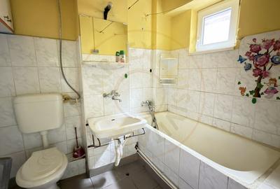 Apartament cu 4 camere semidecomandat în Carei - 11