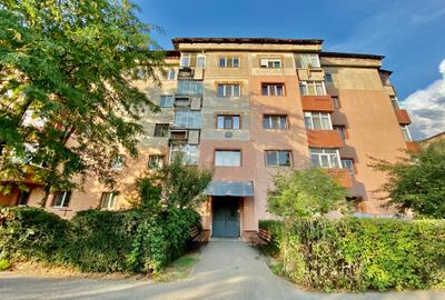 Apartament cu 3 camere decomandat în Micro 12 - 16