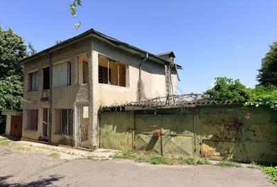 Casă cu 4 camere în Central