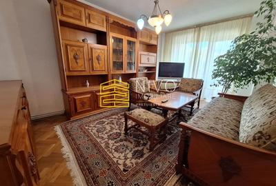 Apartament cu 3 camere decomandat, mobilat în Cornișa